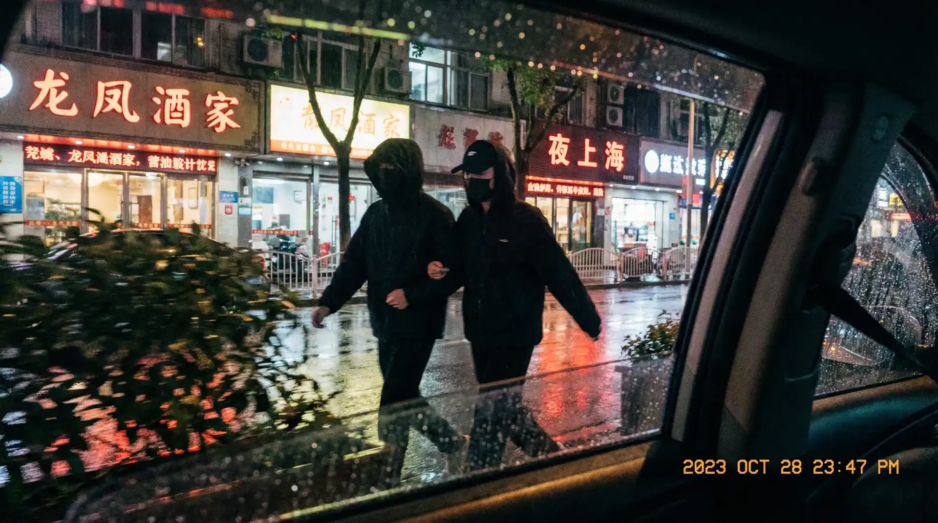 竟博体育平台 - 顶流明星深夜密会现场抓拍照片